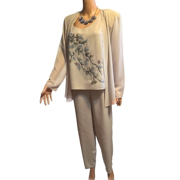 R&M Richards Vintage Elegant 3 Piece Cream Chiffon Embroidered Beaded Set - Picture 2 of 16